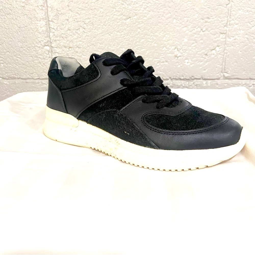 Everlane black leather trainer sneaker. Women’s 8.5.